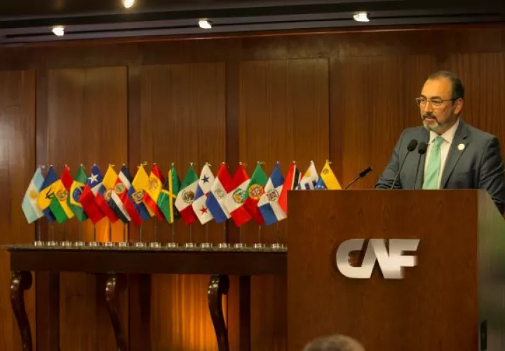 En cuanto a la propuesta ambiental, CAF anunció que invertirá $1,250 millones para preservar la salud de los océanos.