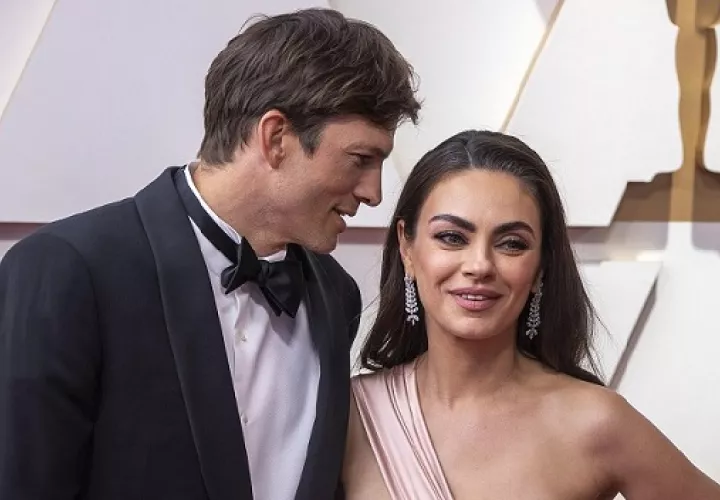 Ashton Kutcher y Mila Kunis de 'That '90s Show'.  Foto: EFE
