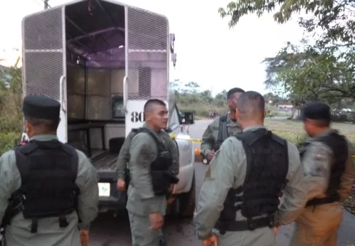 Se presume que los denunciados, al ver la presencia de las unidades policiales en el lugar donde se dieron los hechos, están escondidos en el monte para no ser aprehendidos. Foto. Melquíades Vásquez