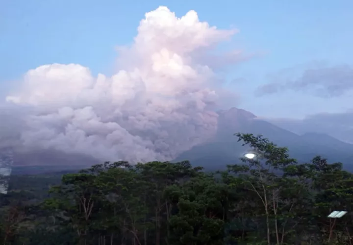 Alerta por actividad volcánica en Indonesia. Foto: EFE
