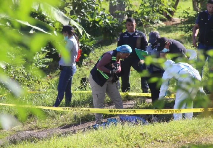 El cuerpo de la víctima presentaba disparos en la espalda y el pecho, según confirmó personal del Ministerio Público. Foto. Eric Montenegro