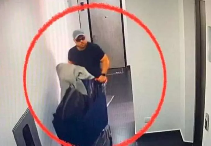 Un video  mostraría a John Poulos sacando el cuerpo de la joven DJ de un apartamento. Foto: Cortesía