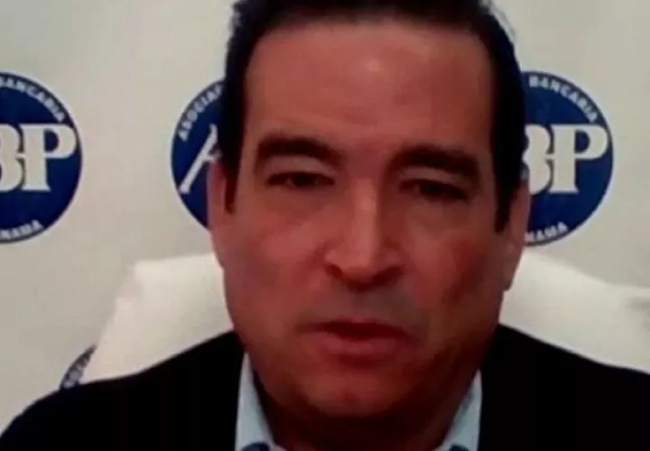 Los bancos podrán ejecutar las garantía, pero los clientes aún tiene la opción de dar la cara a sus acreedores, explica el  presidente ejecutivo de la Asociación Bancaria.