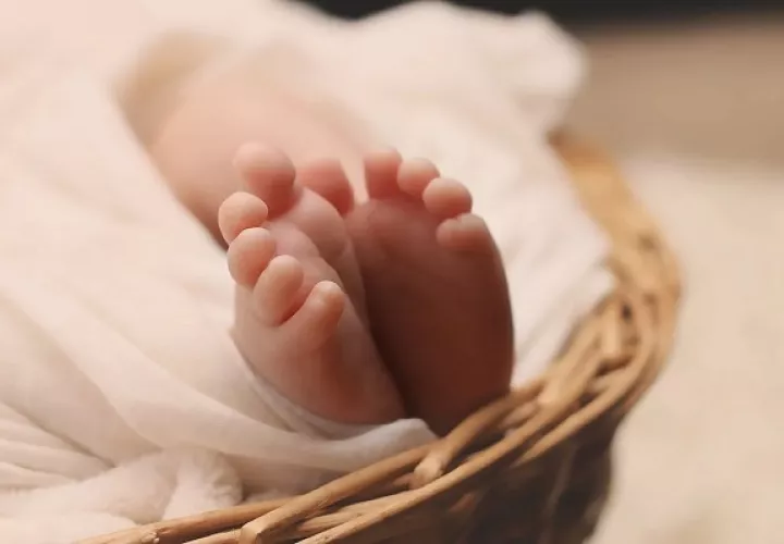 La policía reclama a la población información que ayude a encontrar a la madre. Foto: Pexels
