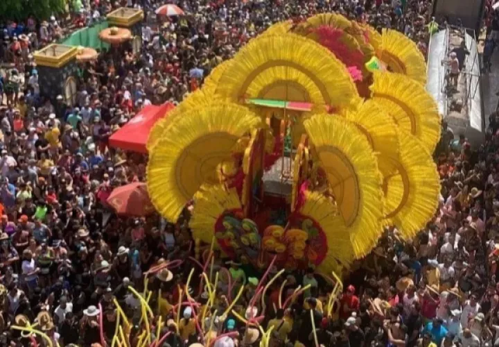 Culecos de Año Nuevo. Foto: Instagram / @tunacalleabajodelastablas