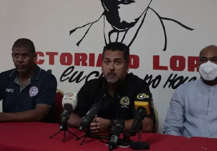Los trabajadores realizaron una conferencia de prensa para denunciar los hechos. Foto: Víctor Arosemena