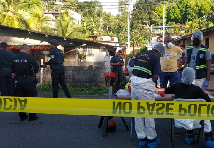 El cuerpo de Jonathan Belgrave Zorrilla, de 42 años de edad, fue enviado en horas de la madrugada con el carro fúnebre a la morgue judicial en la ciudad de Colón, para programar la necropsia de rigor. Foto. DiomedesSánchez