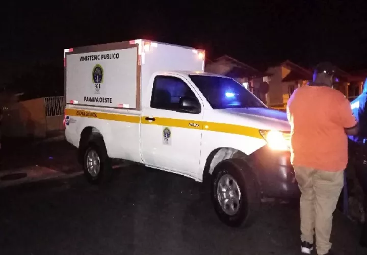 Funcionarios del Ministerio Público llegaron al cuartel policial para el levantamiento del cuerpo. Foto. Eric Montenegro