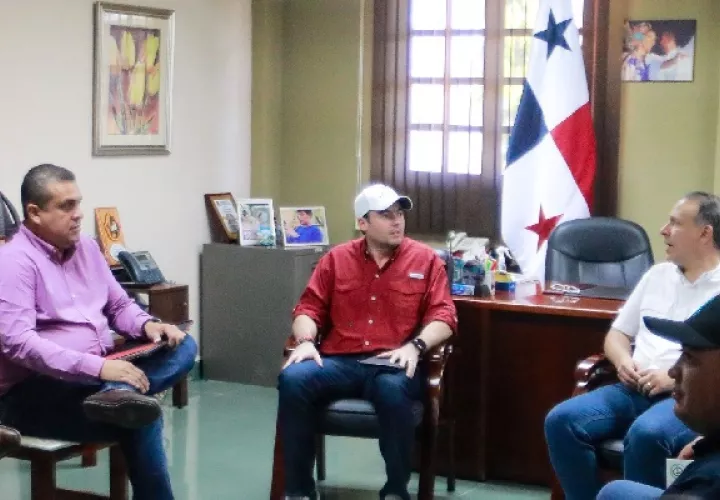 Durante la reunión se abordaron temas sobre el avance de los proyectos que se realizan en la provincia.