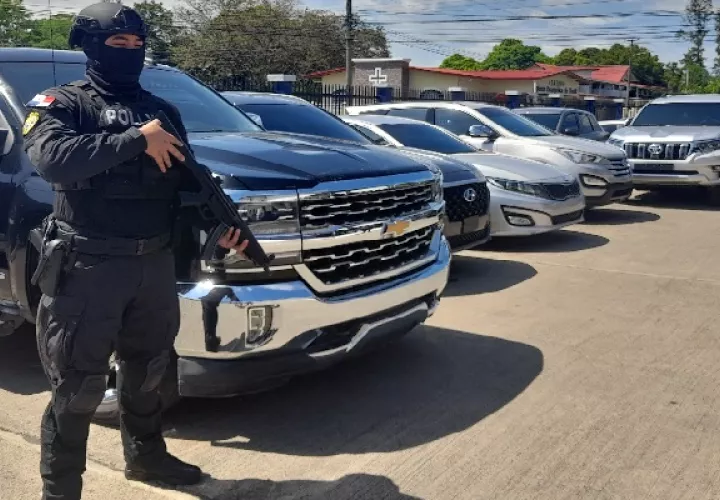 Durante este operativo se incautaron siete vehículos, una lancha, un arma de fuego y dinero en efectivo. Foto. José Vásquez