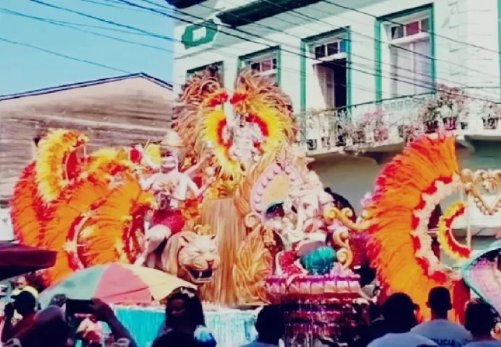 Lujo y esplendor en la Calle Arriba de Chitré. Foto. Thays Domínguez