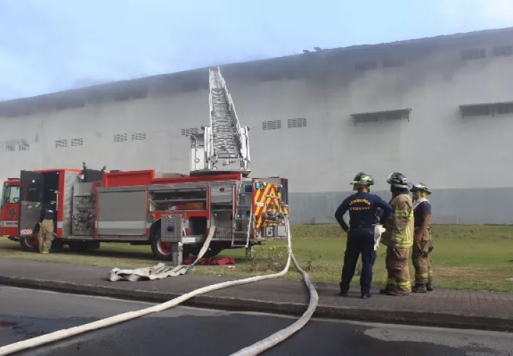 Se detalló que se le sugerirá a los dueños de las empresas demoler las siete galeras. Foto. Diomedes Sánchez
