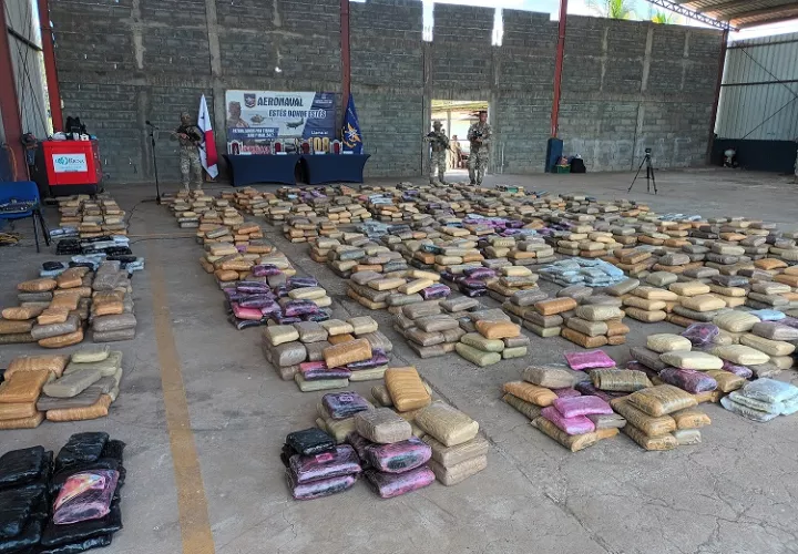 La droga fue llevada a la sede de la base del Senan Azael Hernández en Santiago. Foto: Melquiades Vásquez 