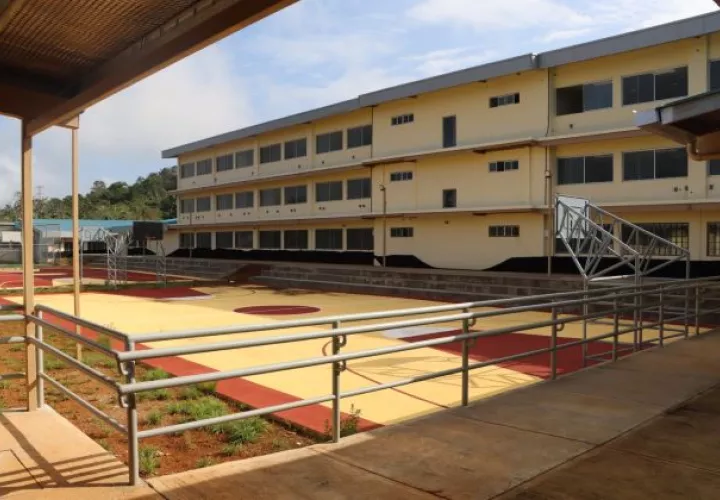 Las nuevas instalaciones tienen 12 aulas teóricas para preescolar con sus respectivos sanitarios.