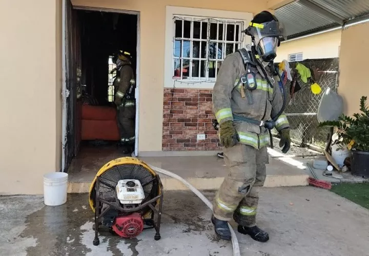 La recámara en la vivienda afectada en La Villa fue consumida por las llamas. Foto: Thays Domínguez