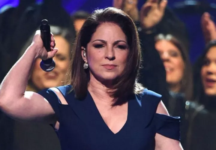 Gloria Estefan recibió la Medalla Presidencial de la Libertad junto a su esposo Emilio Estefan. Foto: Archivo