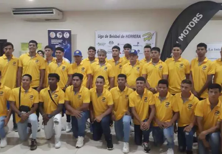 Herrera presentó su plantilla para el béisbol juvenil. Fotos: Thays Domínguez