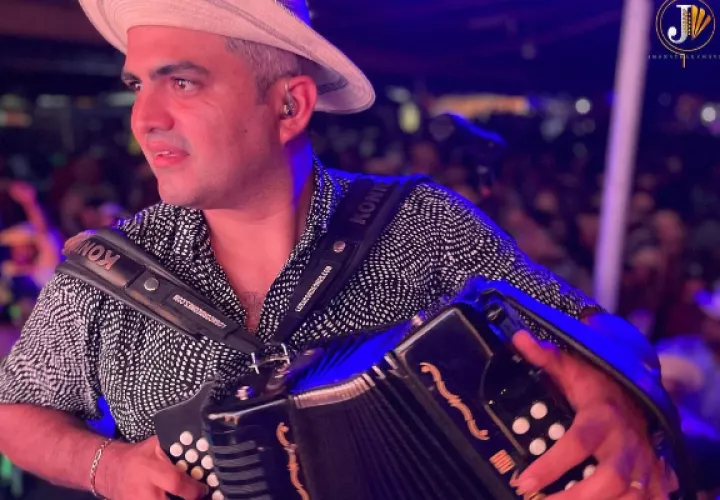 Jhonathan Chávez estuvo en la Feria de las Flores y del Café. Foto: Instagram / @jhonathanchavezoficial