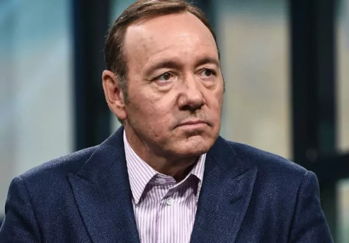 Kevin Spacey se enfrenta a 12 cargos en Reino Unido. Foto: Archivo