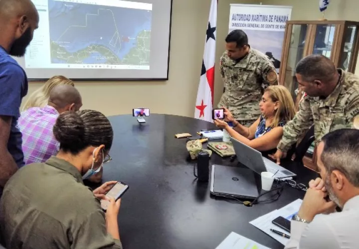 La Autoridad Marítima de Panamá (AMP) y el Servicio Nacional Aeronaval (SENAN) atendió a los a los familiares de los 3 tripulantes del remolcador de Registro de Tanzania. Foto: Cortesía