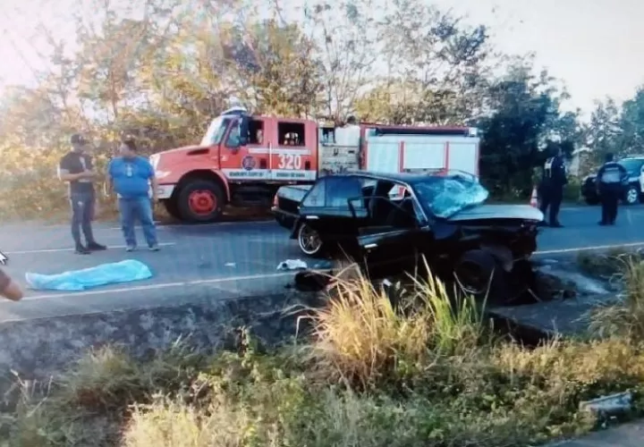 La menor se salió del auto, mientras que el conductor quedó atrapado dentro del vehículo. Foto: Eric A. Montenegro