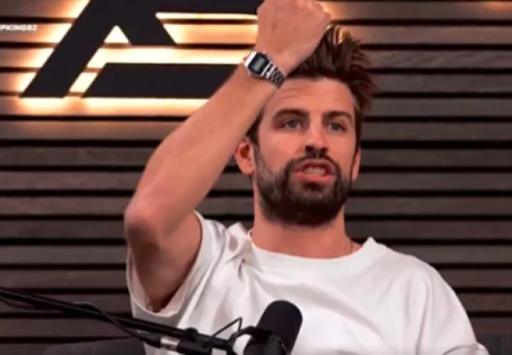 Gerard Piqué mostrando su Casio. Foto: Youtube