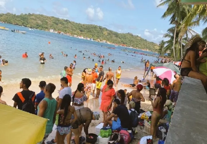 Las autoridades precisaron que atendieron casos menores en las diversas playas. Foto. Sinaproc