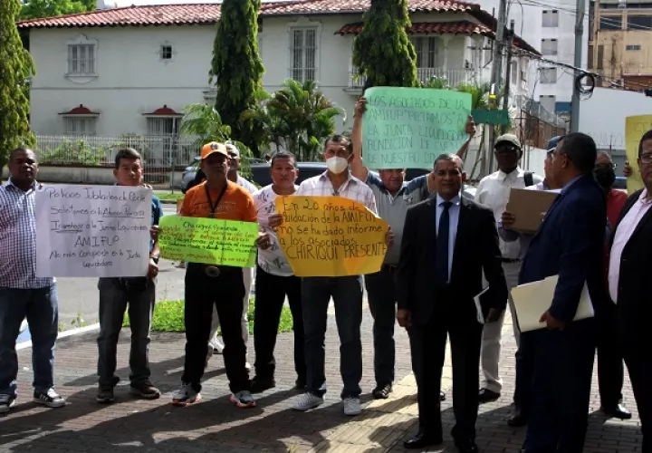 Son 1,500 asociados los que colocaron la denuncia penal. Foto: Víctor Arosemena