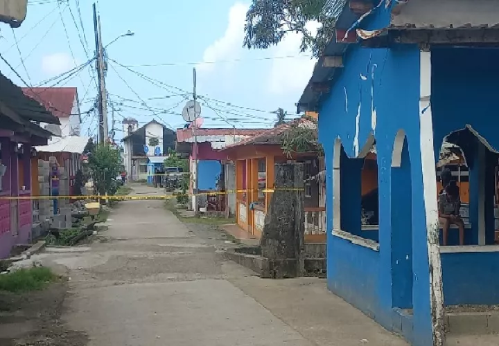 Itzon Rengifo Rojas, de 39 años, fue trasladado a un centro hospitalario, donde se determinó su muerte. Foto. Diomedes Sánchez