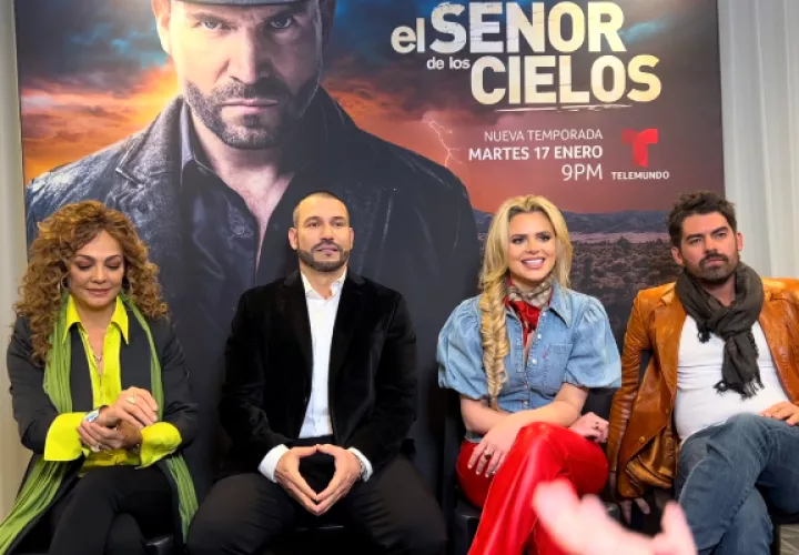 El elenco de la octava temporada de la telenovela 'El Señor de los Cielos'. Foto: EFE / Alicia Civita