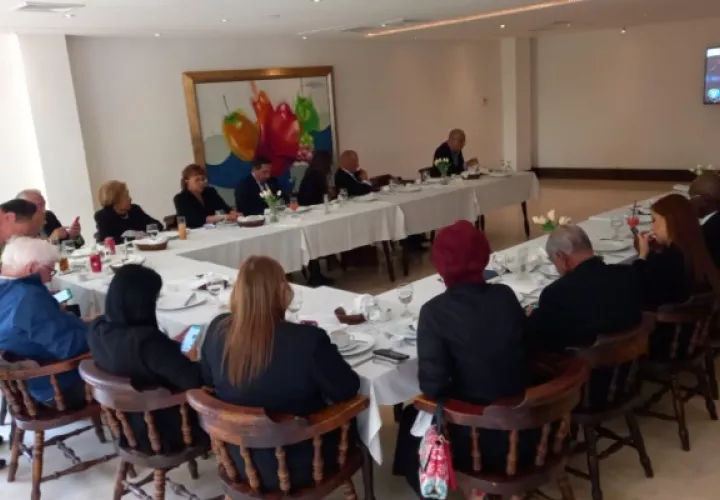 Diputados de Cambio Democrático se reúnen con Martinelli. Foto: Víctor Arosemena