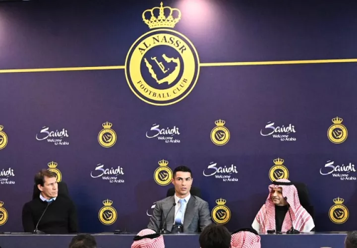 Cristiano Ronaldo es presentado como nuevo jugador del club saudí Al Nassr en el estadio Mrsool Park, en Riad. Foto: EFE 