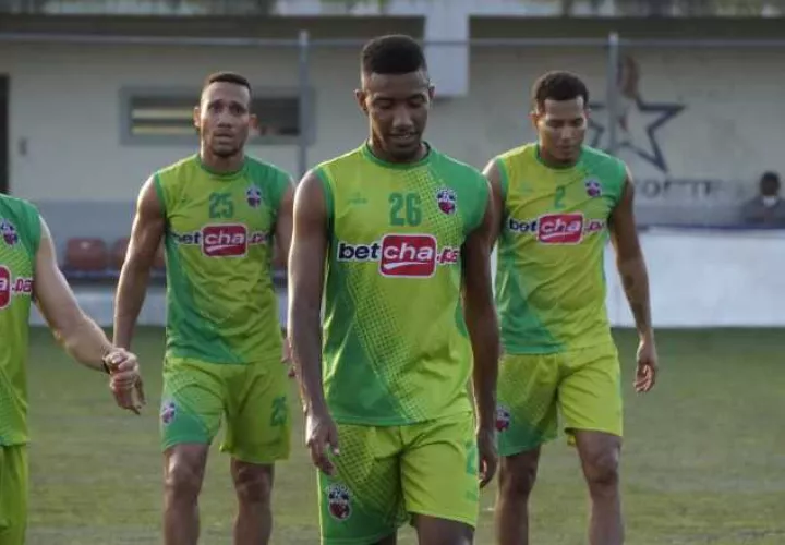 Daniel Santa, Francisco Palacios, Jesús Araya del Sanfra. Foto:  @sanfrafc_pa