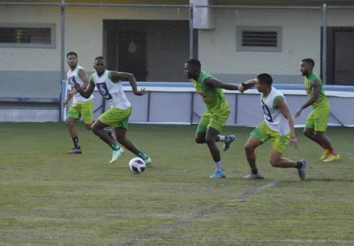 Jugadores del Sanfra en los entrenamientos. Foto: @sanfrafc_pa
