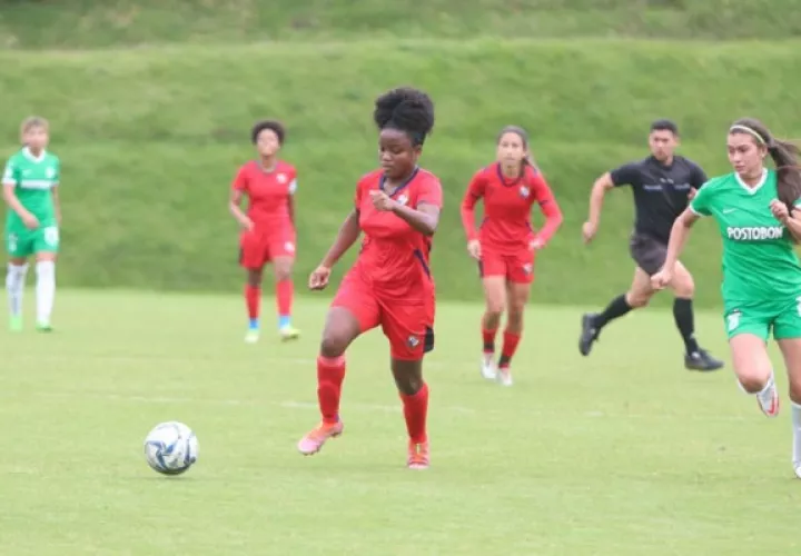 El equipo femenino panameño realiza un campamento en Colombia. Foto: Fepafut