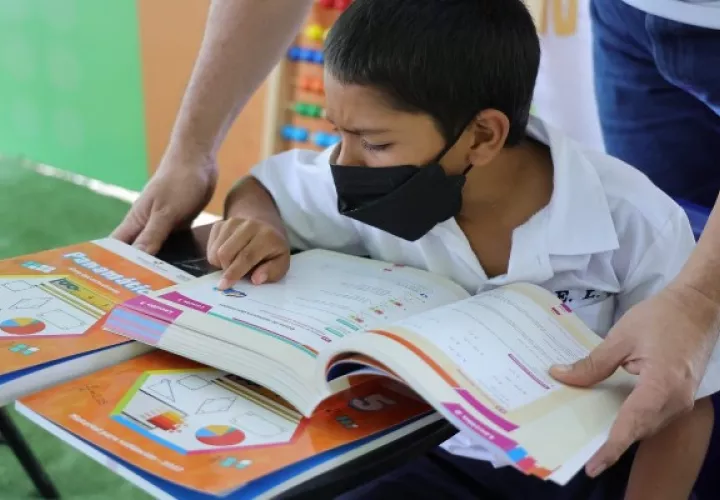 Textos escolares para los estudiantes desde el primer día de clases en el 2023 . Foto: Cortesía