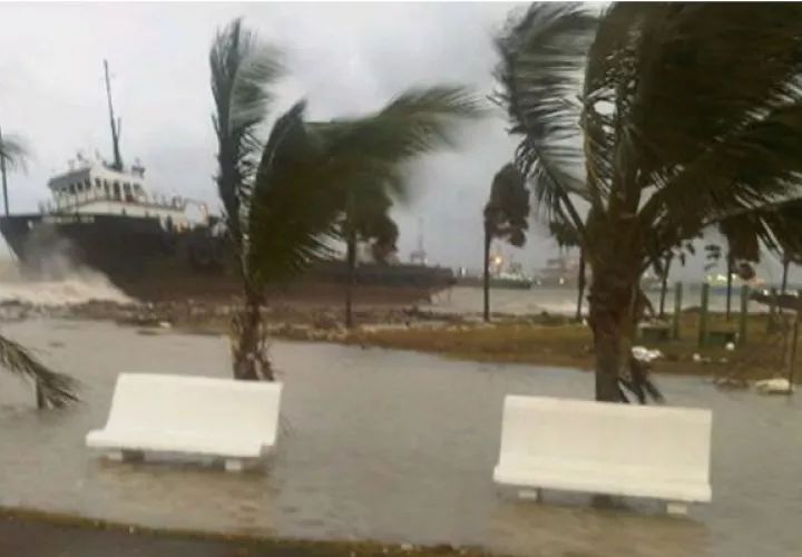 Se advierte sobre un alto riesgo en las zonas marítimas, que podría generar mar picado.