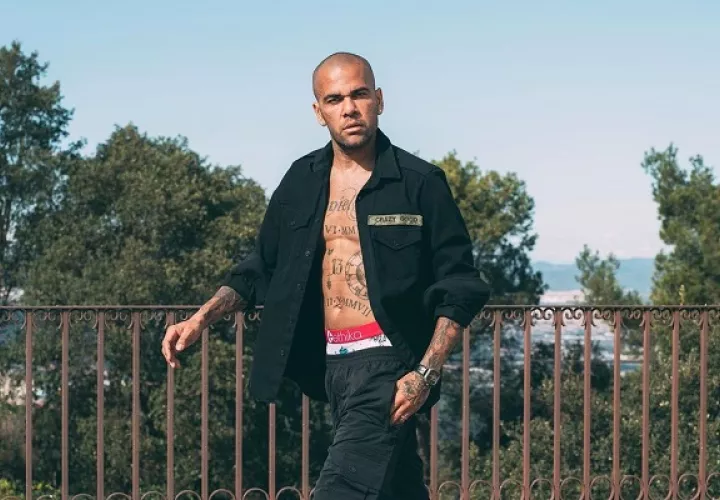 Dani Alves está en el ojo de la tormenta.