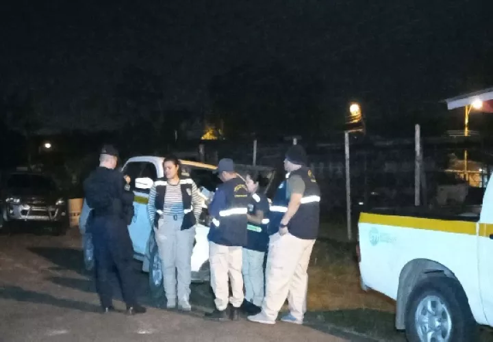 Funcionarios del Ministerio Público llevaron a cabo el levantamiento del cuerpo. Foto. Eric Montenegro