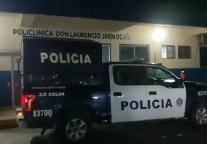 El cuarto de urgencias de esta Policlínica de la CSS se llenó de patrullas policiales y agentes que realizaban las investigaciones para tratar de esclarecer este acto de violencia. Foto. Archivo