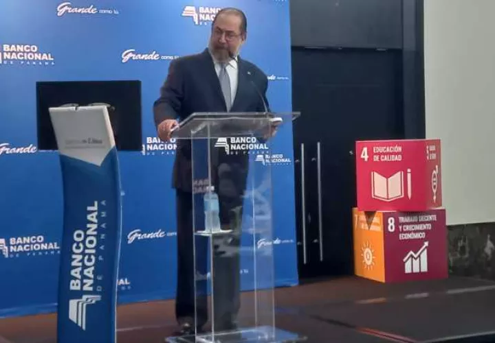 Directivos del banco estatal, encabezados por su gerente, Javier Carrizo, brindaron un informe sobre el desempeño mostrado el año pasado. Foto: Víctor Arosemena