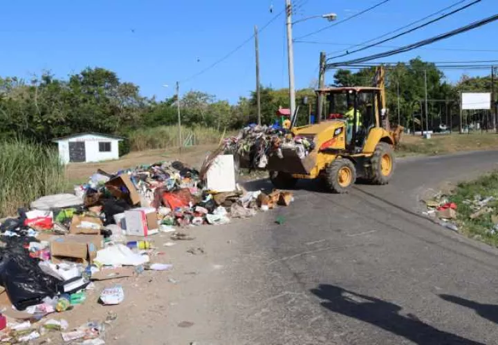 En los seis corregimientos del este de la capital, hay un déficit de recolección de 90 toneladas ante falta de equipos y otros problemas. Foto: Cortesía AAUD