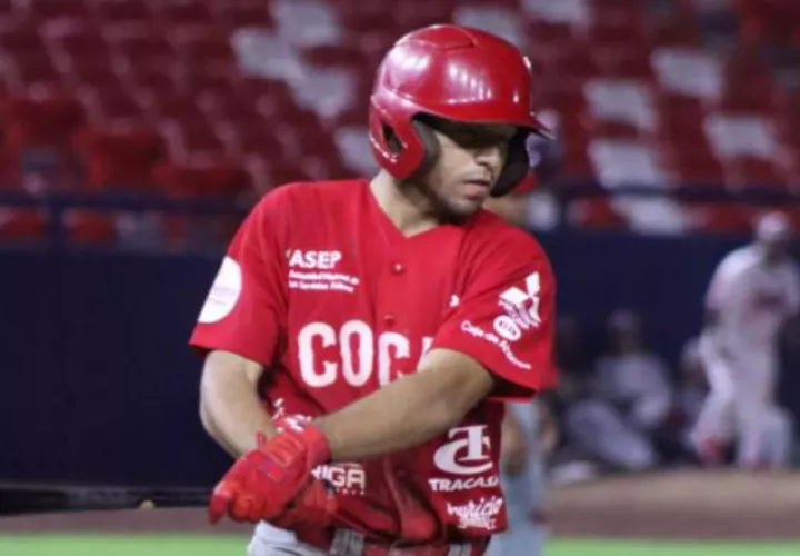 Luis Escudero fue el campeón bate y JMV del juvenil. Foto: Fedebeis