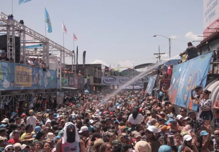 Los carnavales movilizaron a cientos de personas a diferentes puntos.