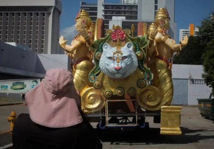 Carroza que participara en el desfile del carnaval hoy, en Ciudad de Panamá. Foto: EFE