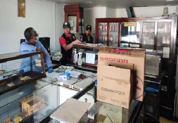 El comercio no está en el listado oficial de farmacias del Minsa. Foto. Minsa