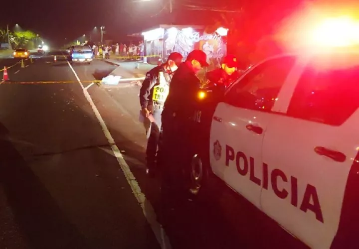 Personal del 911 acudió al lugar para atender la emergencia, pero Rafael De Gracia Racero de 60 años ya no presentaba signos vitales. Foto. Diomedes Sánchez