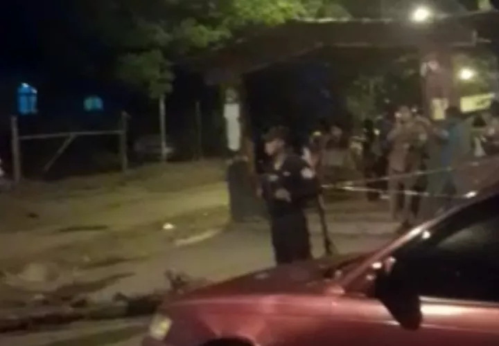 Los manifestantes cerraron la vía como medida de presión a las autoridades. Foto / Captura de pantalla de un video. 