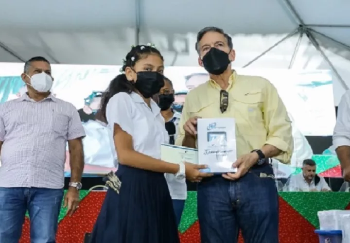 Los estudiantes elegidos recibirán dos becas, el PASE-U y la de concurso. Foto: Ifarhu