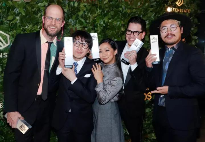 Fotografía de archivo del reparto de 'Everything Everywhere All At Once' durante los Premios Gotham 2022. Foto: EFE / EPA /Jason Szenes